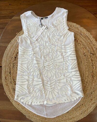 vestido gasa con estampa en cuero blaco